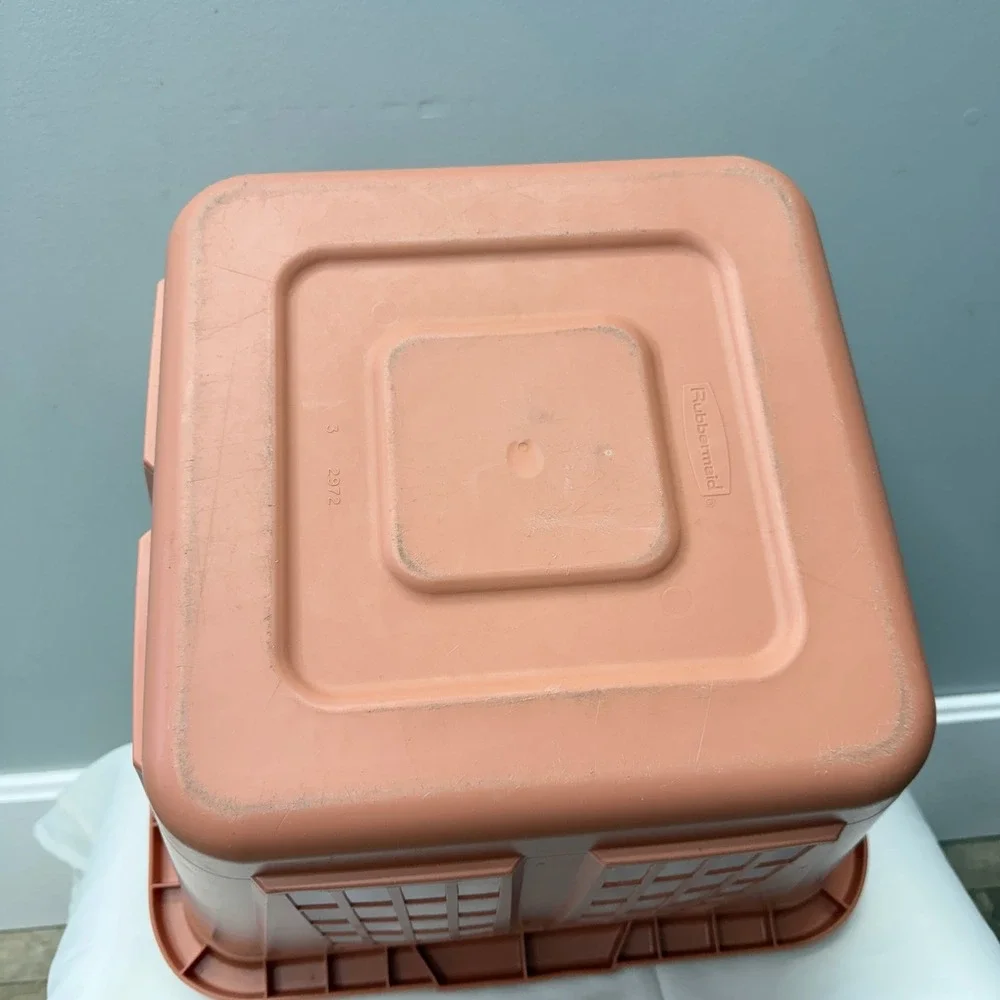 Vintage Rubbermaid 2972 Square Laundry Basket 16.5 x 11 Mauve Pink Utility